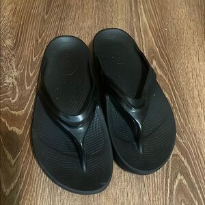 Women’s OOFOS Black Flip Flops EU 41/10 VGUC